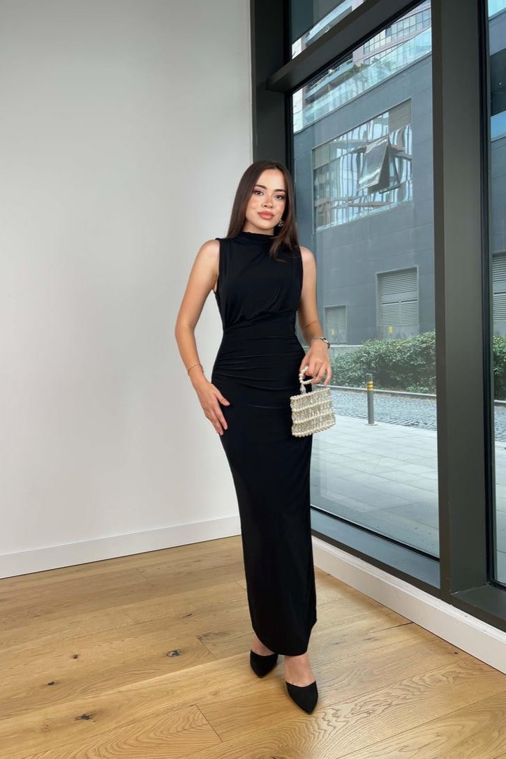 Abito a collo alto con elastico in vita