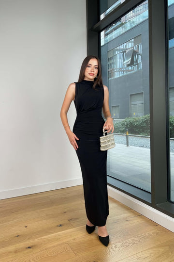 Abito a collo alto con elastico in vita