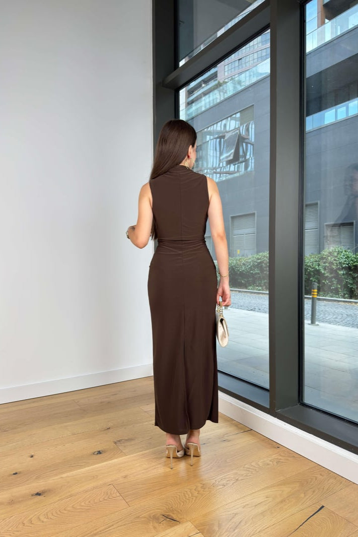 Abito a collo alto con elastico in vita