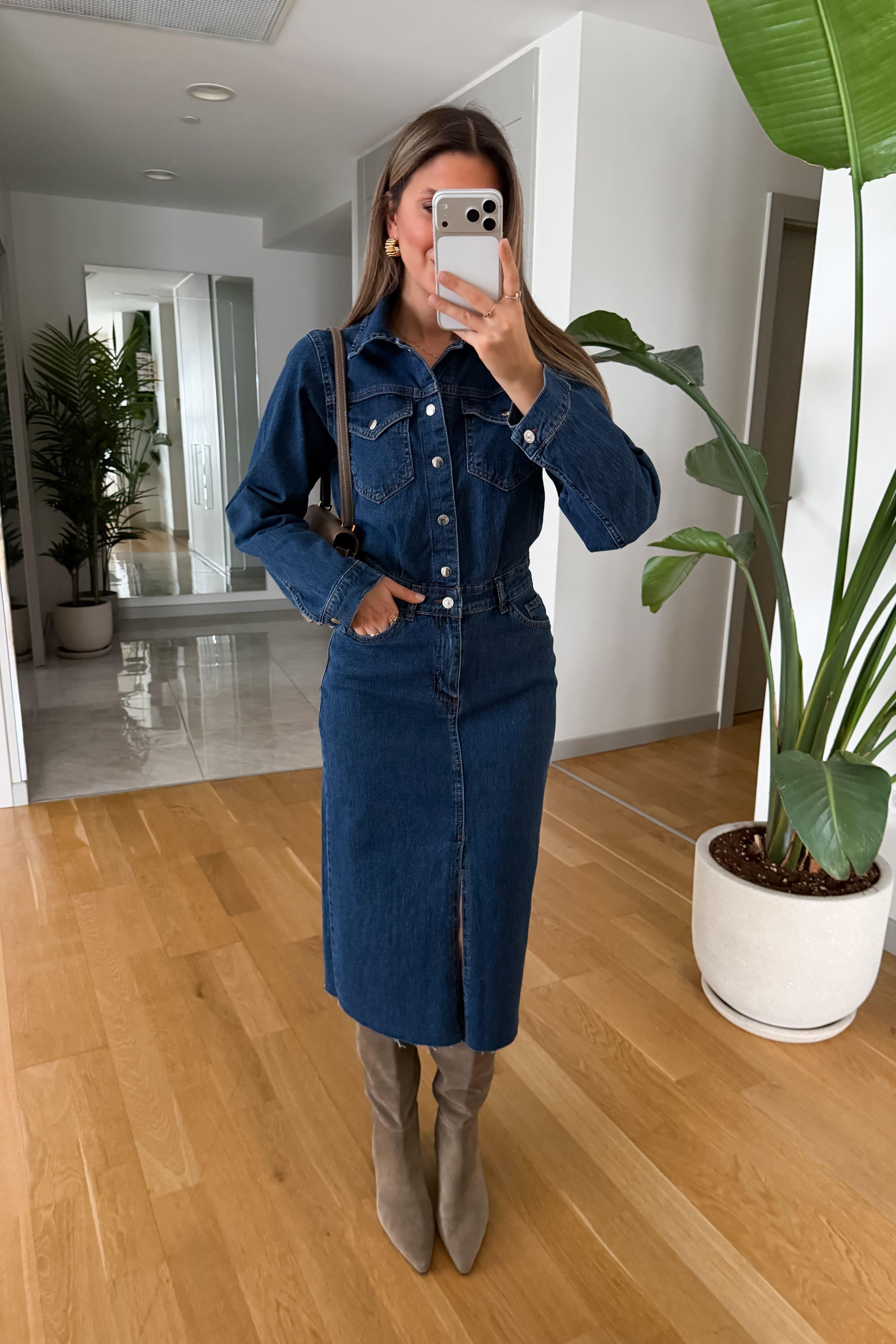 Vestito in denim con spacco frontale raffinato