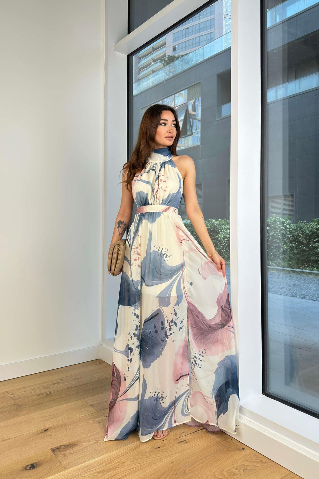 Vestido maxi de mujer sin mangas con cuello alto