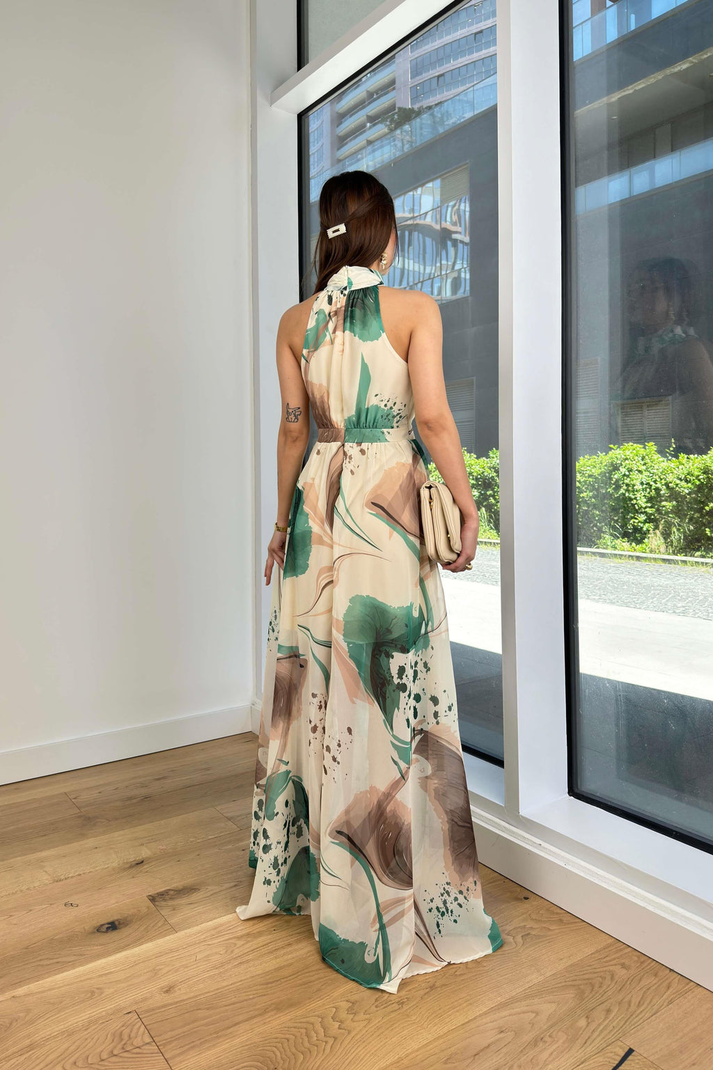 Vestido maxi de mujer sin mangas con cuello alto