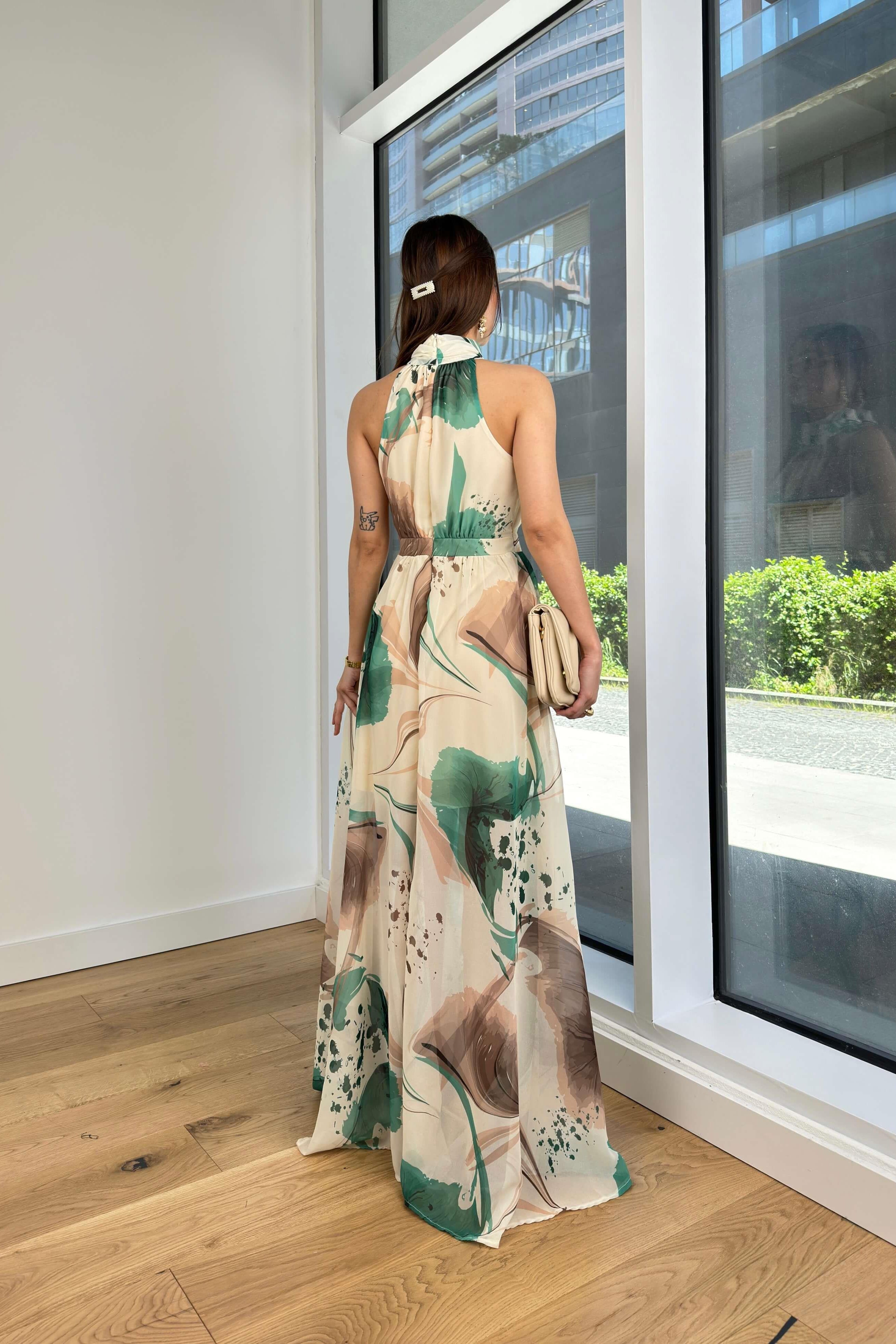 Vestido maxi de mujer sin mangas con cuello alto