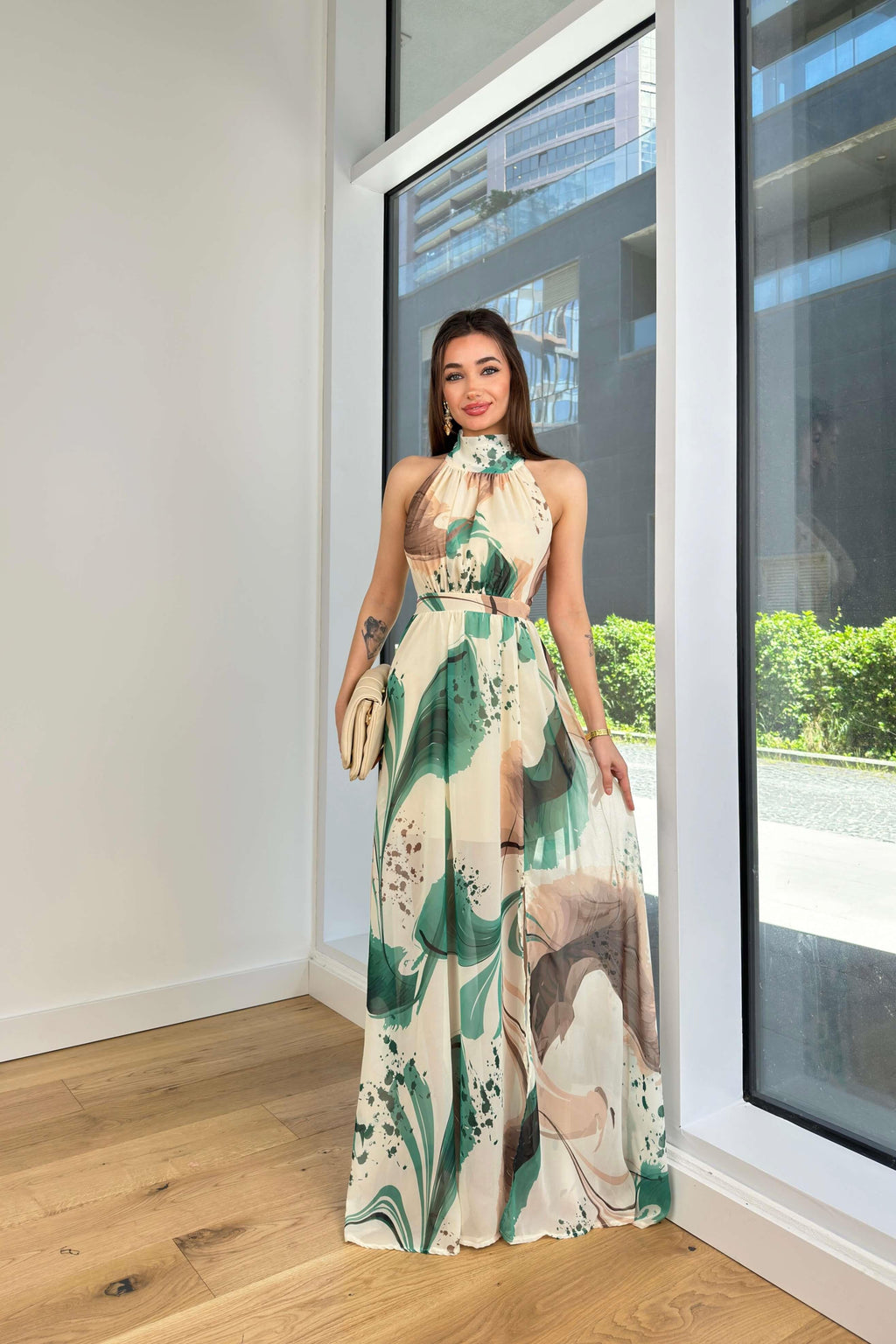 Vestido maxi de mujer sin mangas con cuello alto