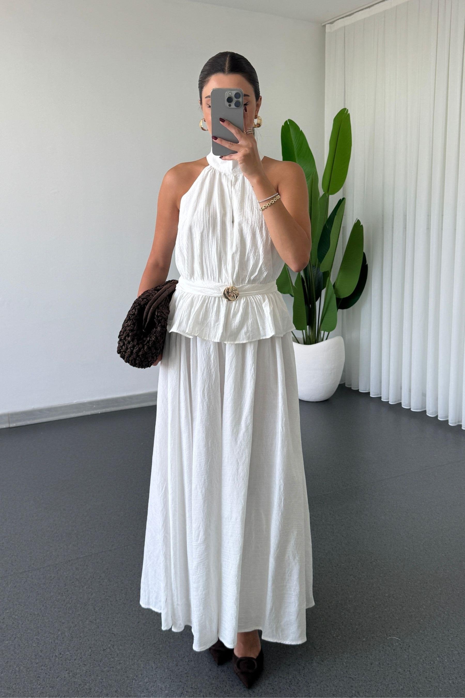 Conjunto de falda y blusa con detalle de clip