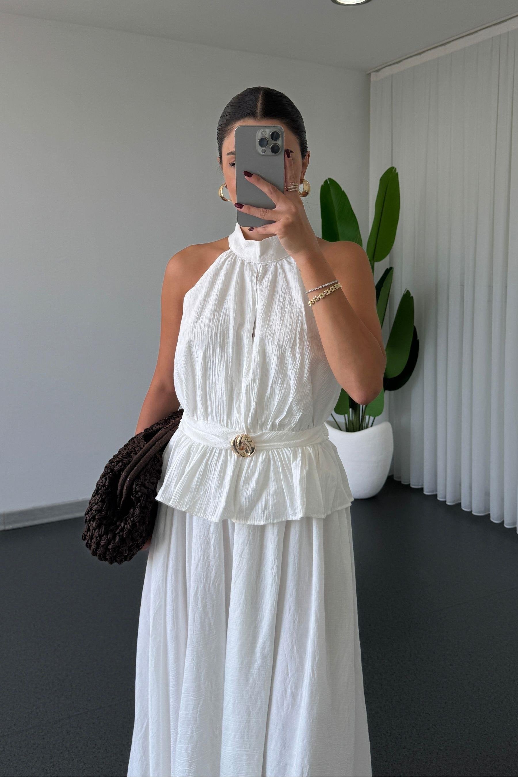 Conjunto de falda y blusa con detalle de clip