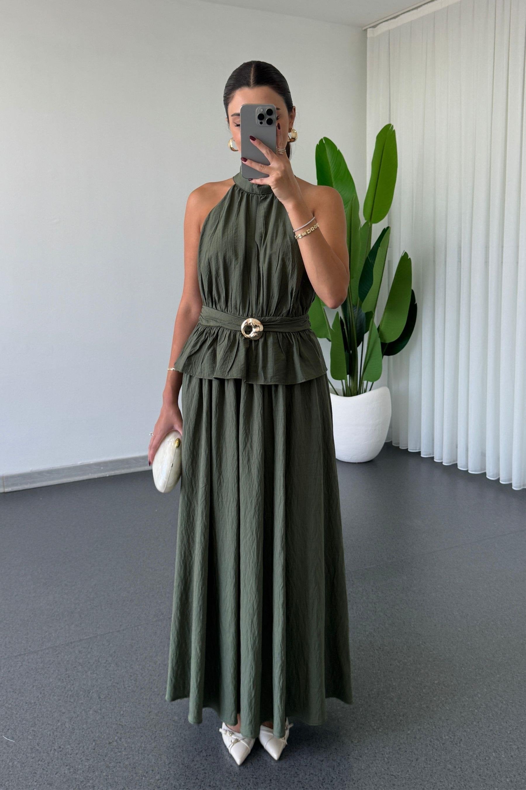 Conjunto de falda y blusa con detalle de clip