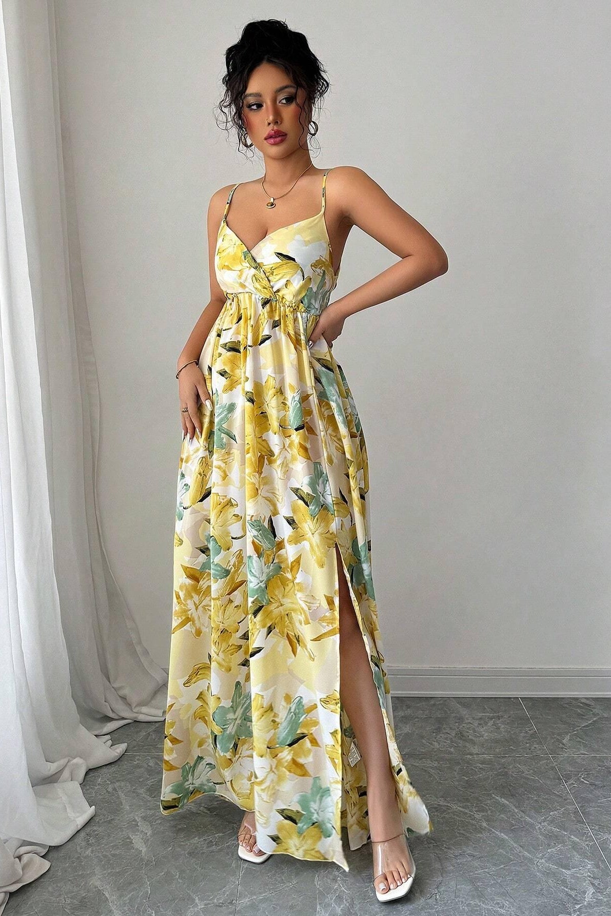 Abito halter con scollo a V e stampa floreale