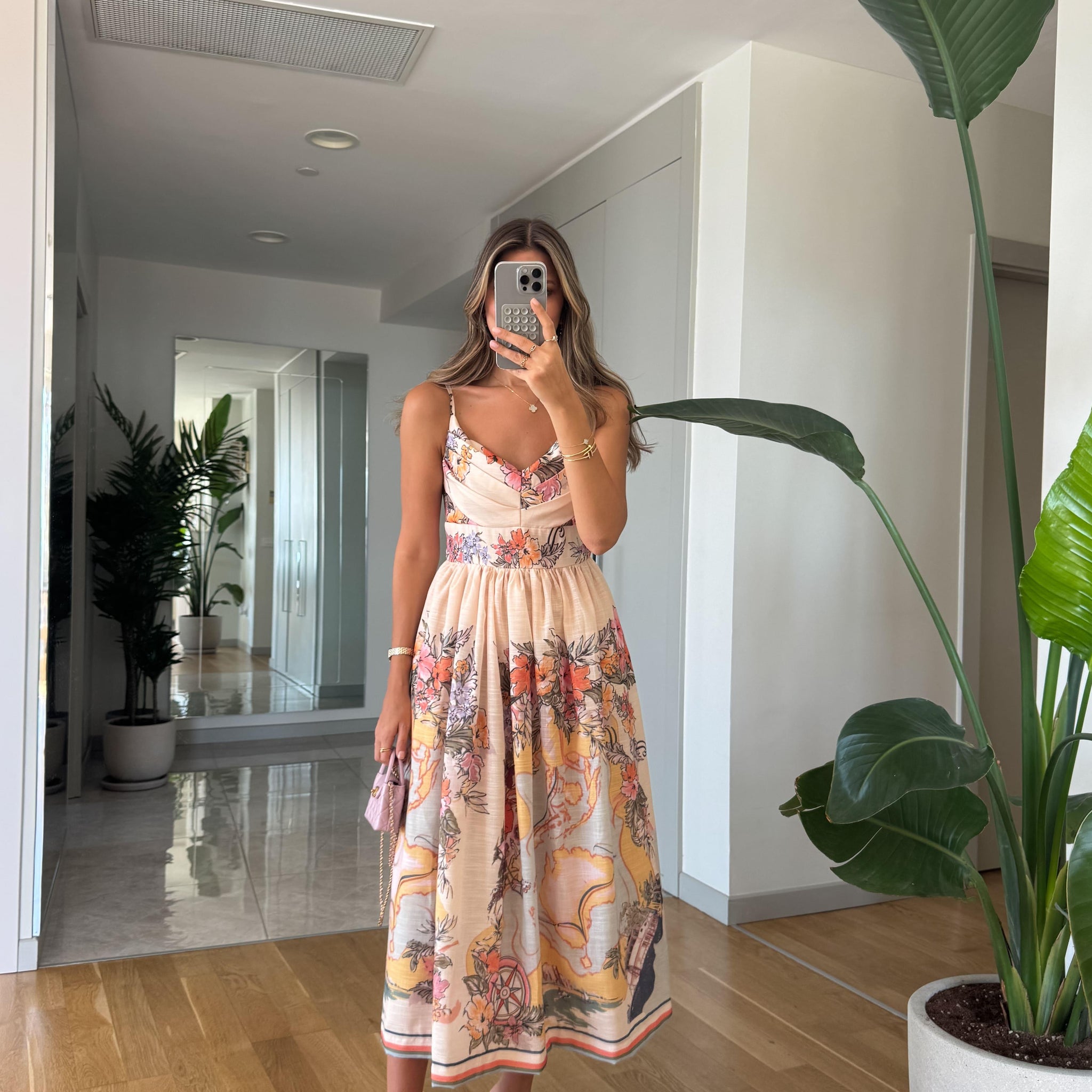 Vestito in lino a fiori con spalline